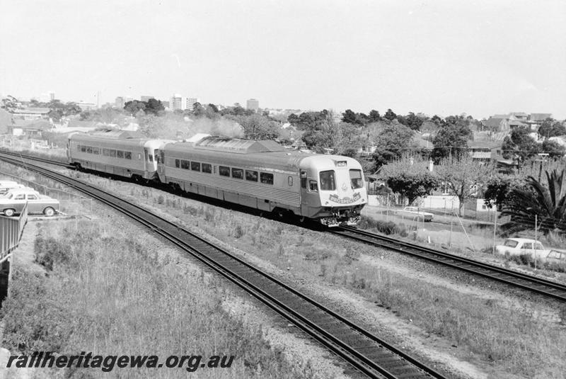 P06664
Prospector two car set, Mount Lawley, on 