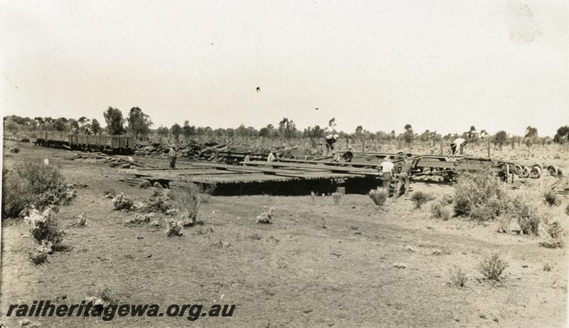 P06741
Track gang pulling up the Kalgoorlie to Kanowna railway
