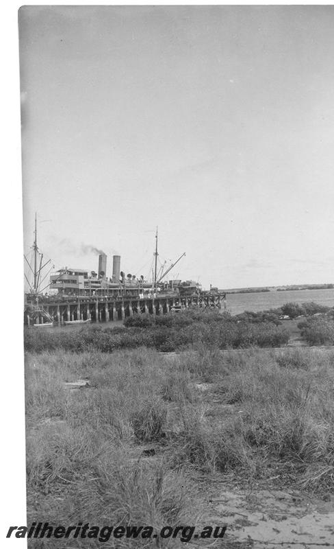 P06772
Ship, jetty, Port Hedland, view from shore, PM line
