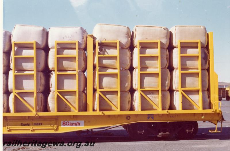 P06790
QUW class 25013, flat wagon adapted for transporting wool bales, part side view showing loaded with wool bales.
