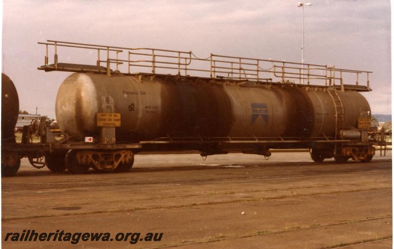 P06795
JPA class furnace oil tanker, end and side view
