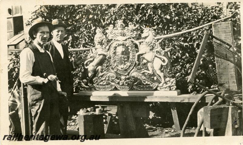P06804
James Henry Curnick, head painter at the Midland Workshops alongside the Royal Coat of Arms that was on the loco that hauled the Duke of York's  Royal Train from Perth to Pinjarra and return.
