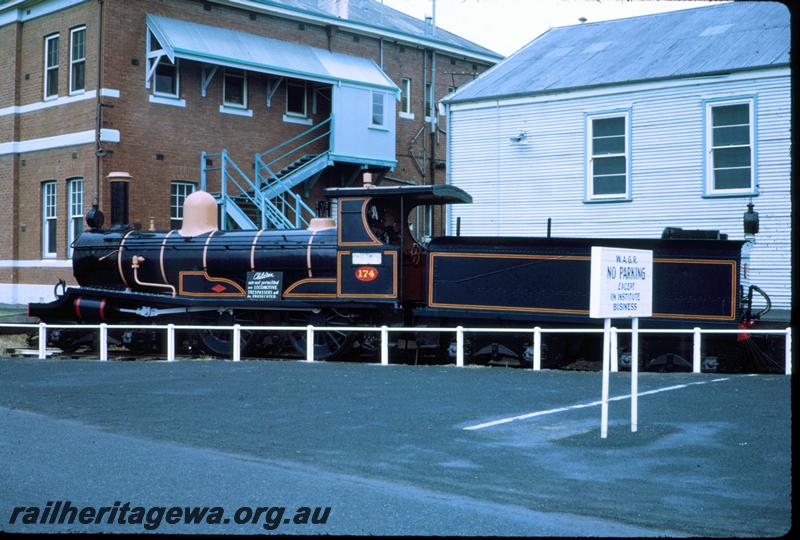 P06822
R class 174, Railway Institute, Midland Workshops, side view.
