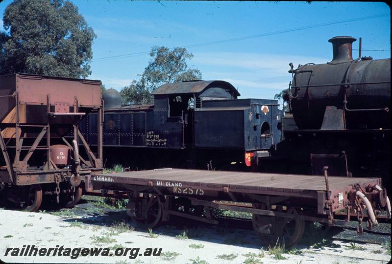 P06842
NS class 2575 flat wagon, DM class 588, Midland Workshops Graveyard
