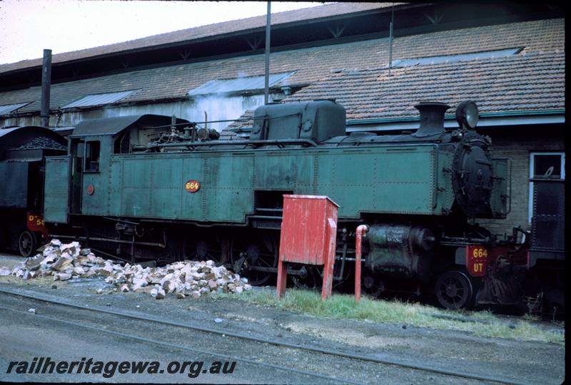 P06851
UT class 664, fire hose box, East Perth Loco Depot, side and front view
