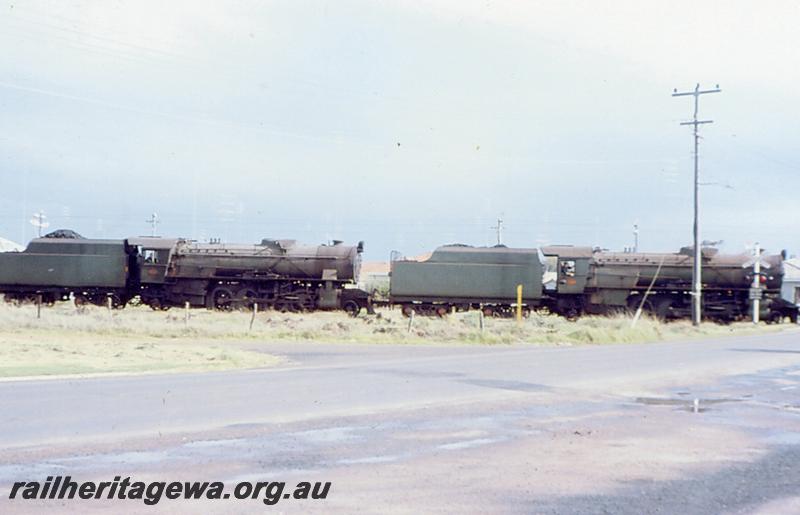 P06875
V classes double heading, Strickland Street level crossing, Bunbury, side view
