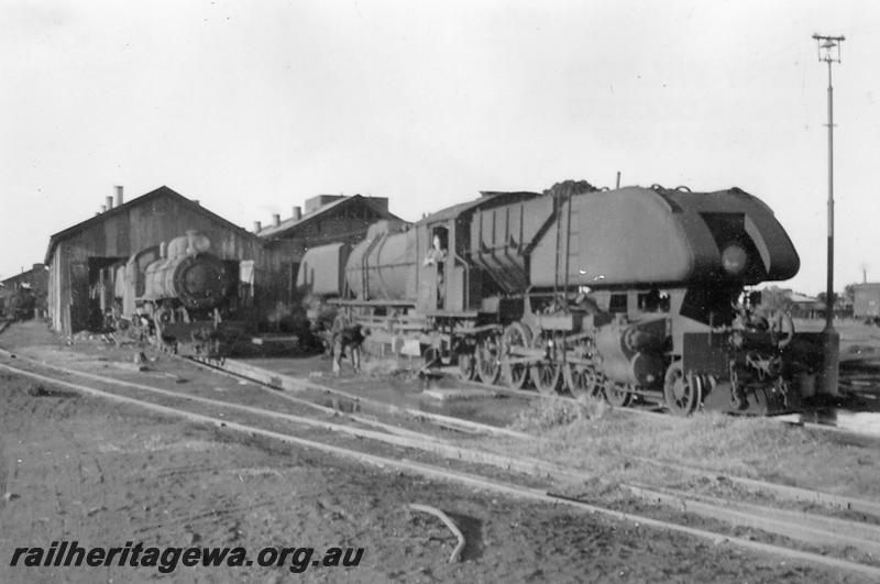 P06894
P class, ASG class Garratt, loco sheds. Kalgoorlie, view of bunker of the ASG 
