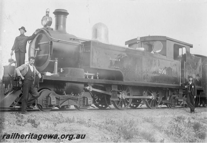 P06903
N class 200, 4-4-4T steam locomotive, with railway personnel posing with loco, possibly when new, front and side view
