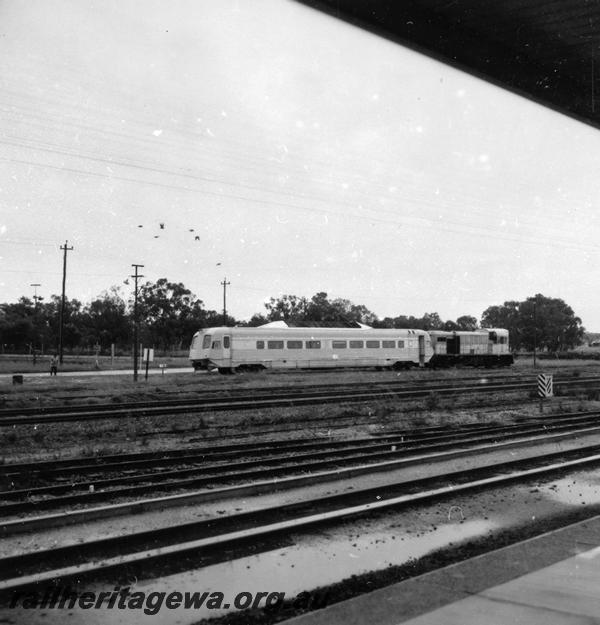 P06913
Prospector rail car coupled to H class 2, Midland
