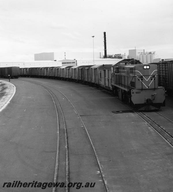 P06951
M class 1851, shunting
