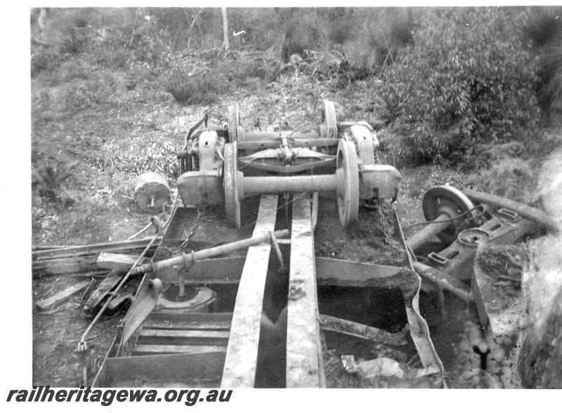 P07003
5 of 6 views of derailment of CS class 440 