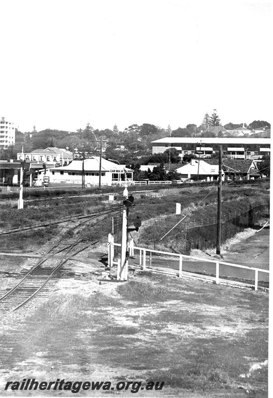 P07010
Station yard entrance, signal, Claremont, looking west
