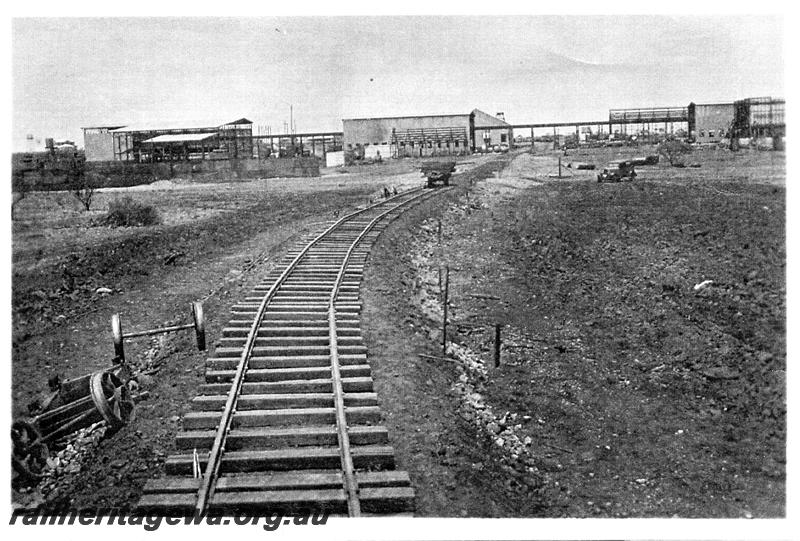 P07016
5 of 7 photos of the construction of the Cue - Big Bell railway, NR line, laying final pair of rails
