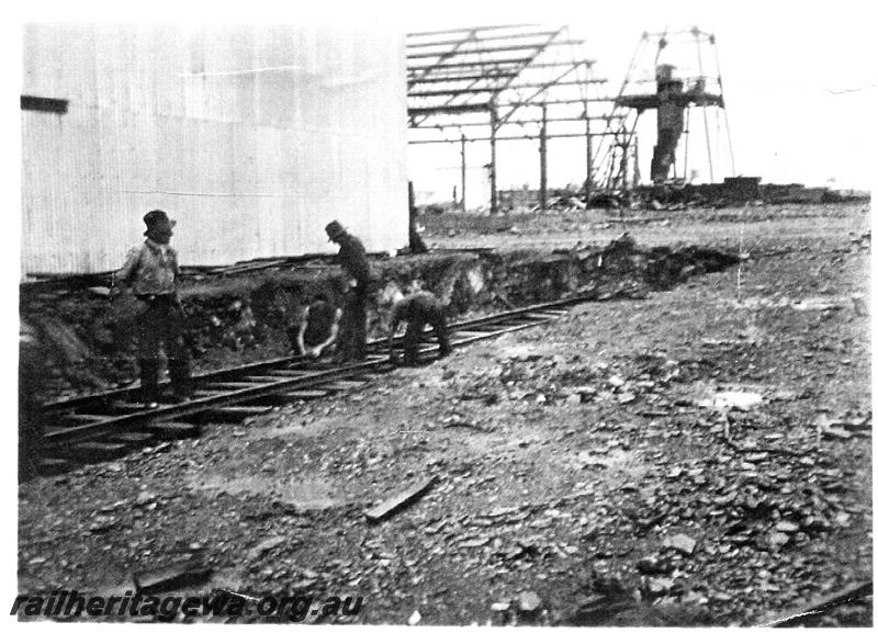 P07018
7 of 7 photos of the construction of the Cue - Big Bell railway, NR line, shows newly laid track approaching the mine
