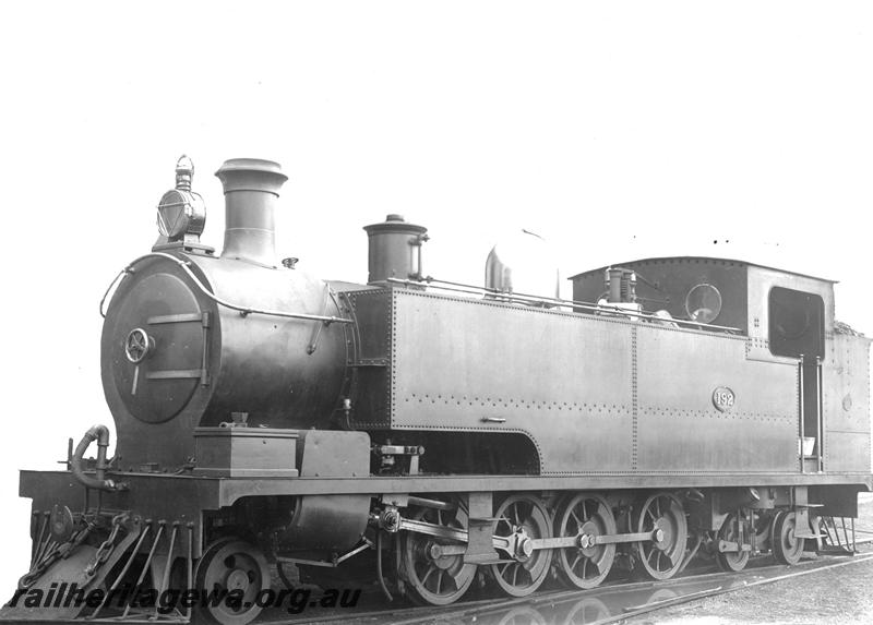 P07034
K class 192, front and side view, oil headlight and bar cowcatcher
