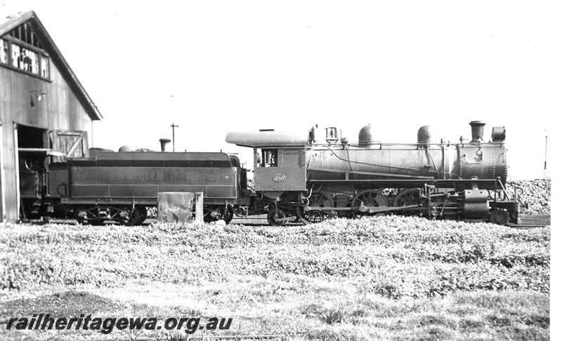 P07035
L class 253, Geraldton loco depot, side view
