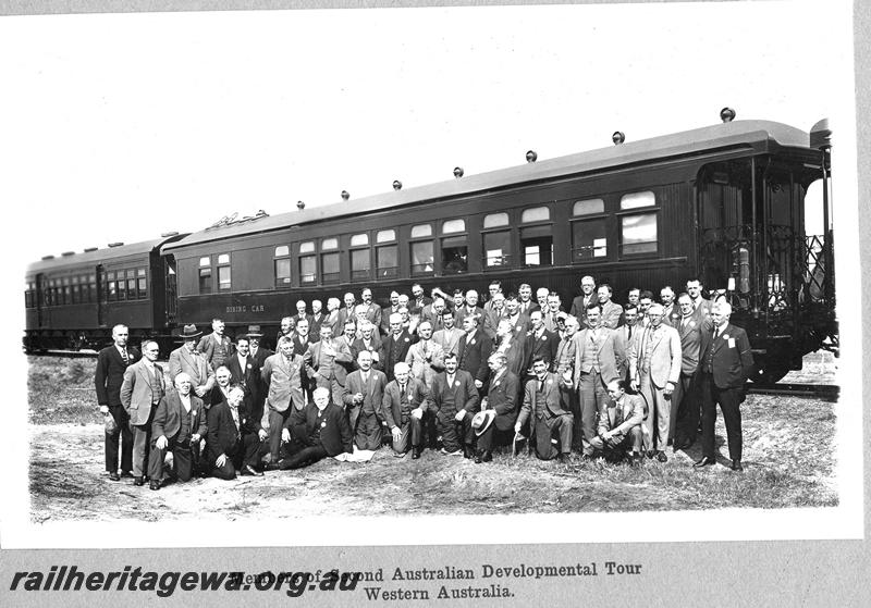 P07076
AV class dining car, group photo of the members of the 