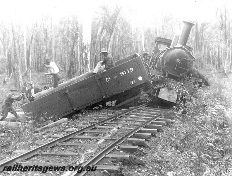 P07101
4 of 5 views of the derailment of SSM loco No.57, Deanmill, shows head on view of derailed loco and side view of wagon GC class 9119
