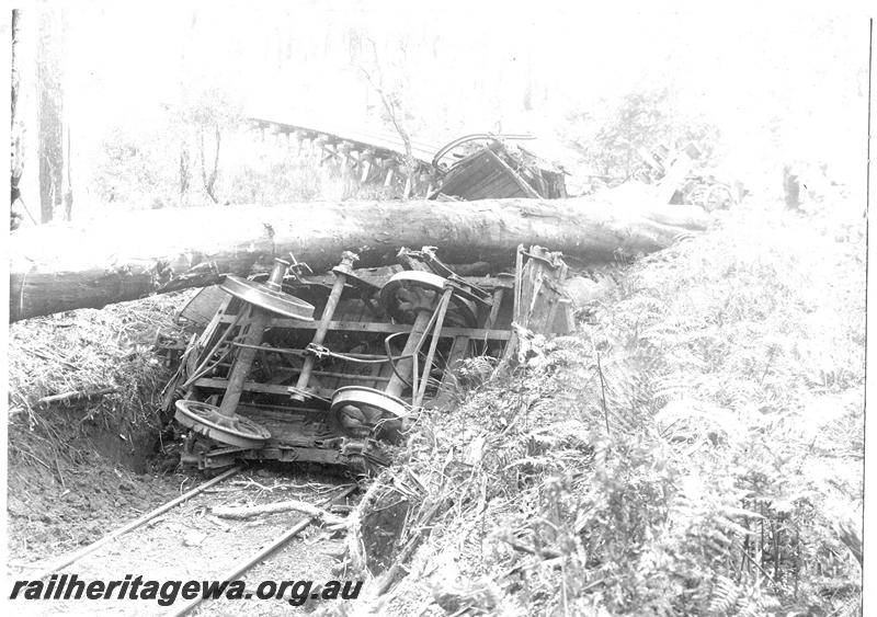 P07102
5 of 5 views of the derailment of SSM loco No.57, Deanmill, shows large log across derailed wagon
