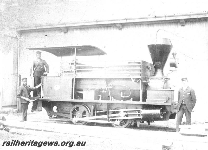 P07111
D class 6 with crew. T.J. Tasker with oil can, side view
