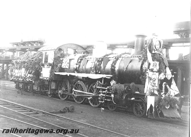 P07115
E class loco decorated. Sign of cab side says 