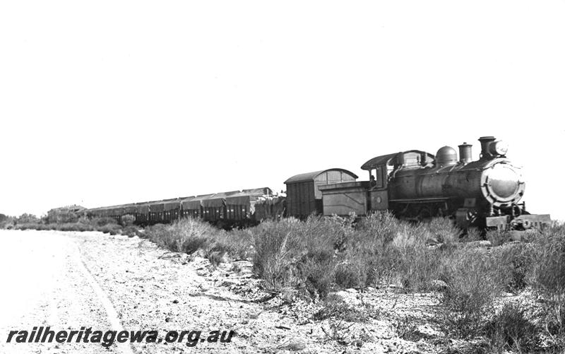 P07118
E class loco hauling the first train of bulk wheat in Western Australia
