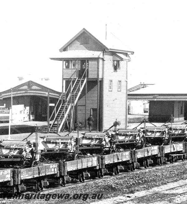 P07120
Signal box, North Fremantle, rear view, enlargement from P7119
