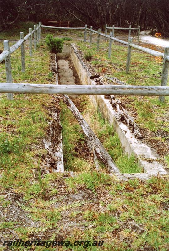 P07129
2 of 19 photos of the remains of the loco facilities at Hopetoun on the abandoned Ravensthorpe to Hopetoun Railway. Loco pit
