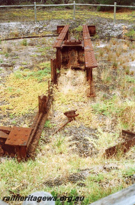 P07140
13 of 19 photos of the remains of the loco facilities at Hopetoun on the abandoned Ravensthorpe to Hopetoun Railway. Remains of turntable, view along turntable.
