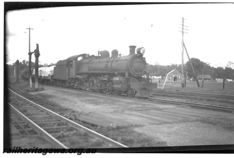 P07147
P class, Chidlow, ER line, goods train heading towards Perth
