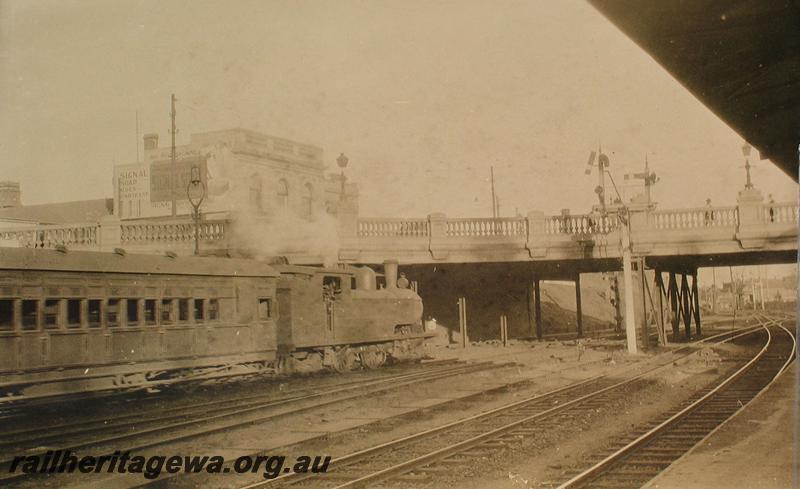 P07200
N class on suburban passenger train, Perth station heading east
