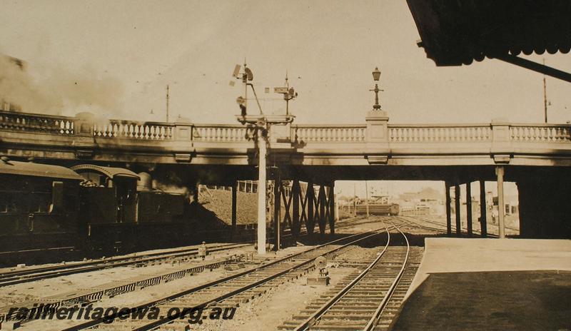 P07202
D class on suburban passenger train, Barrack Street Bridge, Perth station heading east
