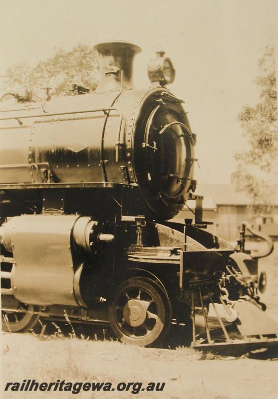 P07209
P class 449 (renumbered P class 509 on 20.12.1946), side view of front end of loco
