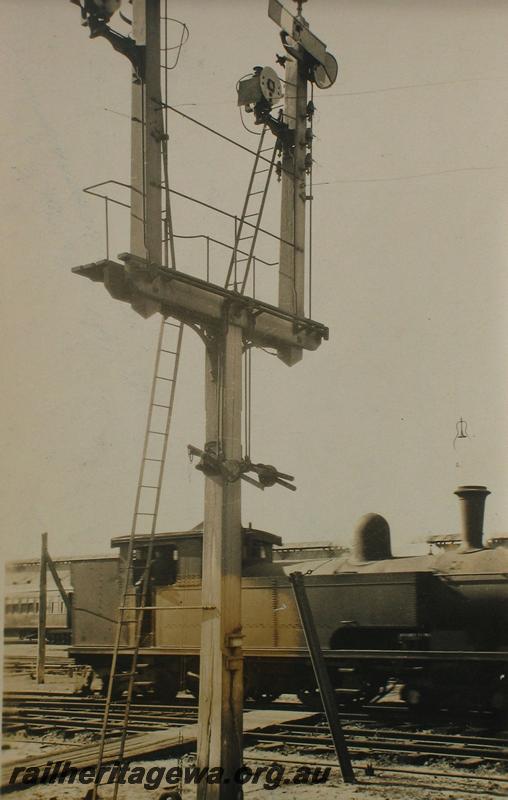 P07228
Signals, N class loco Perth Yard

