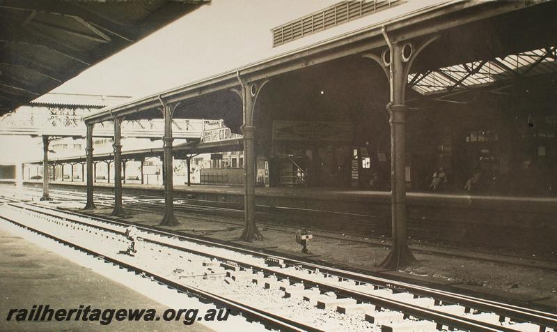 P07232
Perth Station platforms, looking across to platform 1.
