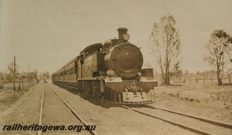 P07246
D class loco with passenger train on the Belmont Branch
