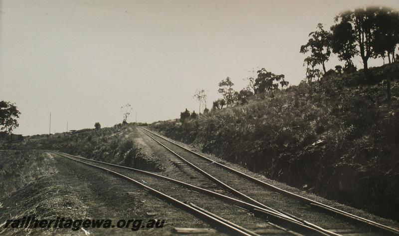 P07255
1 of 10 photos taken on the Upper Darling Range Railway Zig Zag, UDRR line, diverging tracks
