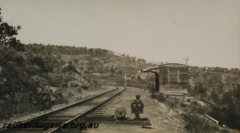 P07258
4 of 10 photos taken on the Upper Darling Range Railway, Zig Zag, UDRR line, portable shelter shed. At Bottom Points, point indicator in foreground.
