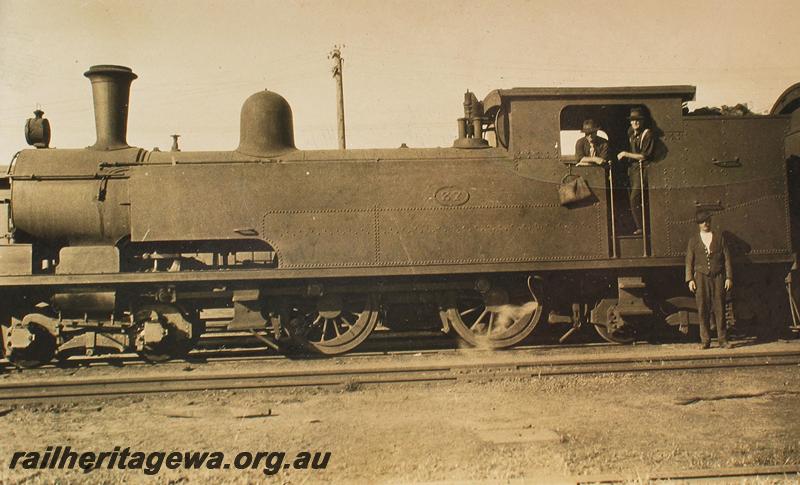 P07270
N class 27, side view, crew in photo
