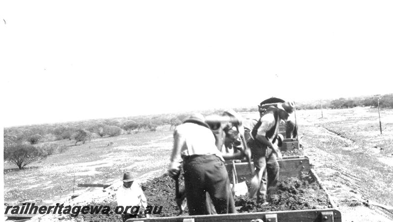 P07289
4 of 19 photos of the construction of the railway dam at Wurarga. NR line, unloading pug wall clay from railway open wagons
