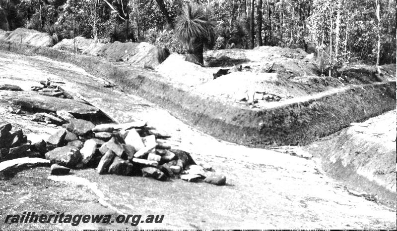 P07315
11 of 32 photos of the construction of the railway dam at Hillman, BN line, excavation for contour wall around main rock
