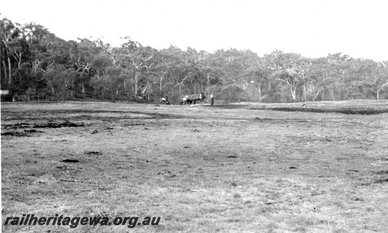 P07316
12 of 32 photos of the construction of the railway dam at Hillman, BN line, stripping earth from main rock
