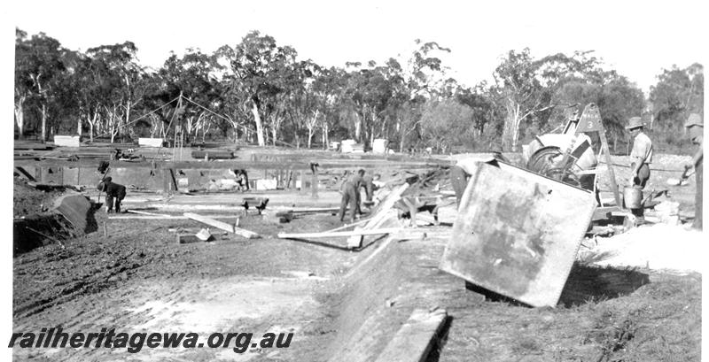 P07322
18 of 32 photos of the construction of the railway dam at Hillman, BN line, workers concreting by-wash
