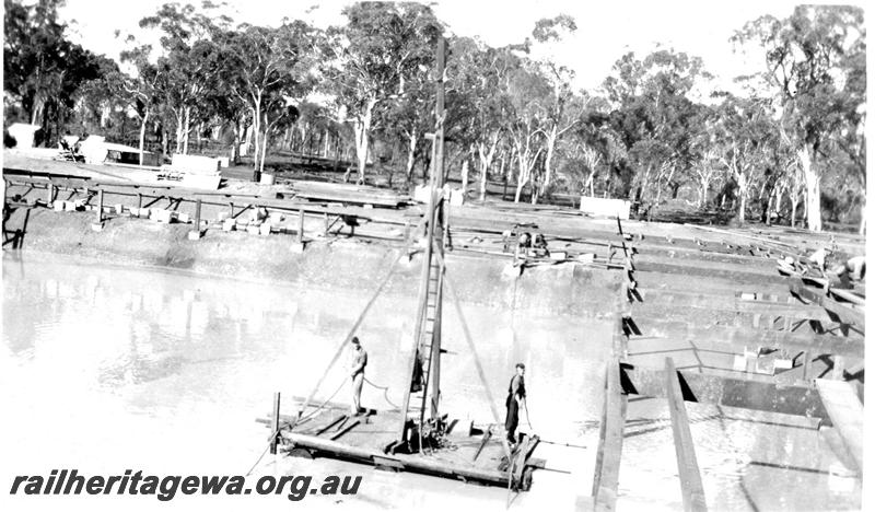 P07329
25 of 32 photos of the construction of the railway dam at Hillman, BN line, construction of roof, workers on barge with derrick
