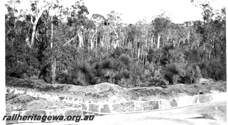 P07333
29 of 32 photos of the construction of the railway dam at Hillman, BN line, contour around granite rock
