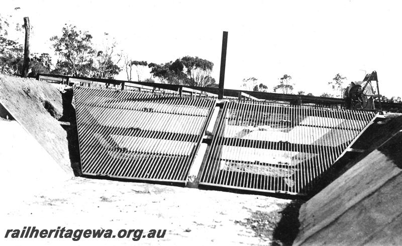 P07343
7 of 15 views of the construction of the railway dam at Williams, BN line, debris arrester
