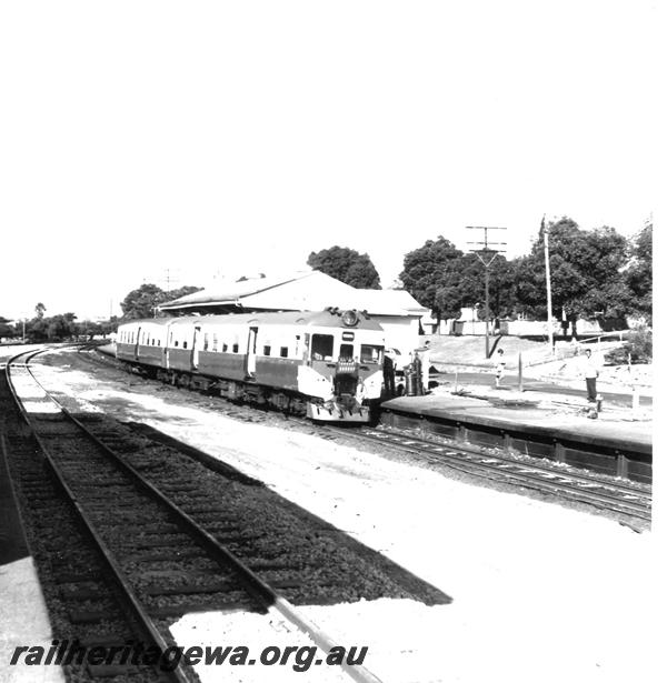 P07366
ADG/ADA railcar set, Bayswater Station taken during track alterations for the standard gauge
