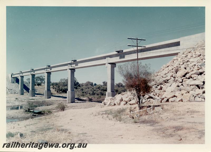 P07370
Concrete bridge, over Avon River near Northam
