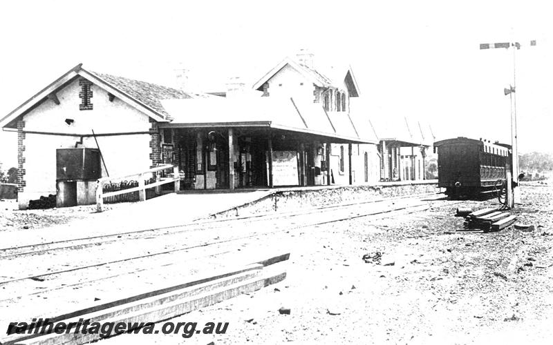 P07377
Station building, double arm signal, Beverley, GSR line, trackside view with carriage on the loop
