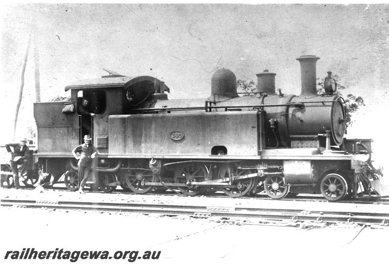 P07407
QA class 143, with crew, side view
